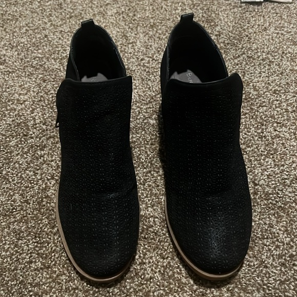 Black 2 in Ankle Boots - Picture 3 of 3